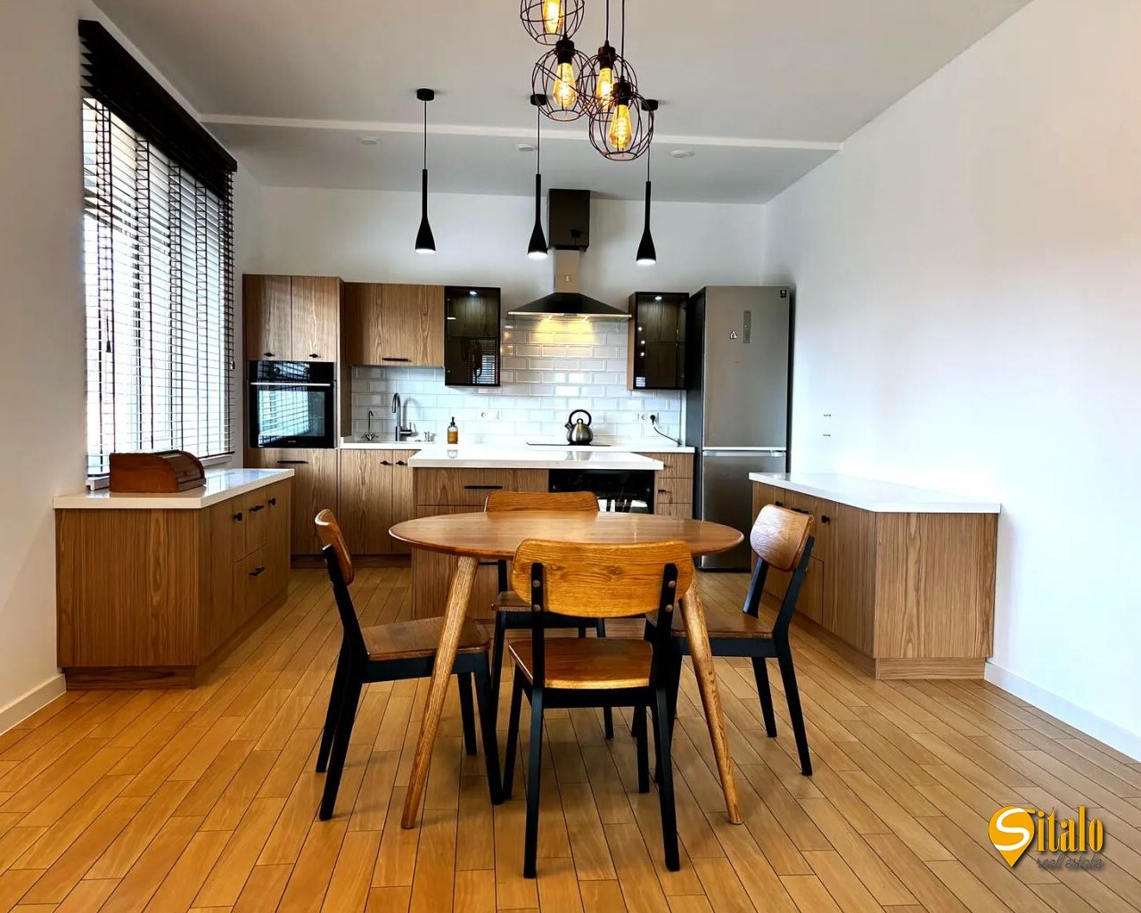 Оренда будинку 411 м², Північно-Озерний пров.