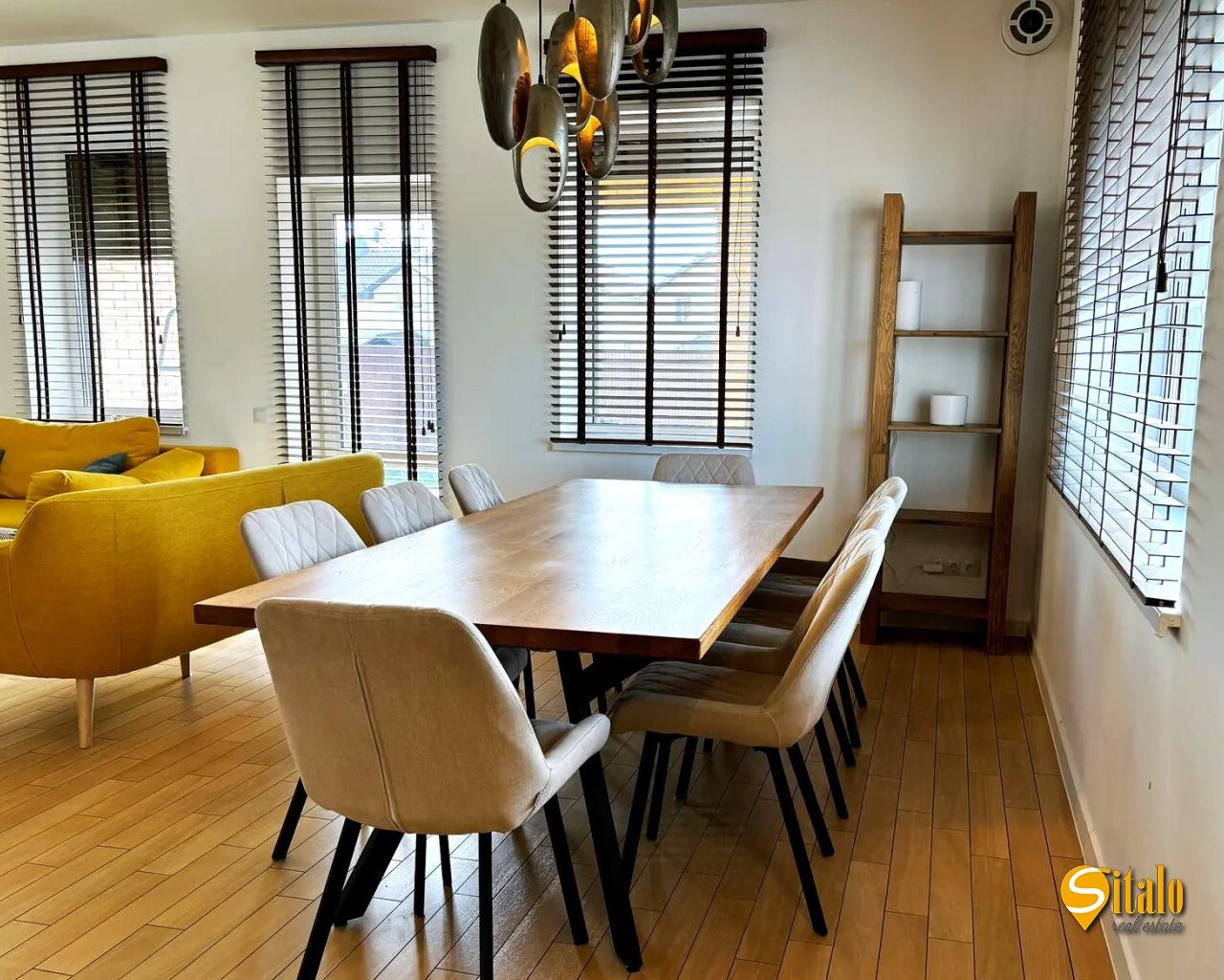 Оренда будинку 411 м², Північно-Озерний пров.