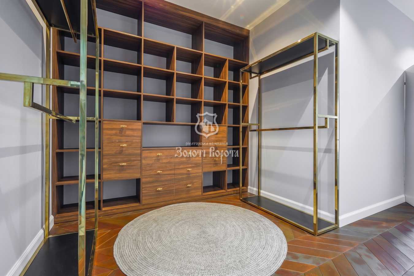 Продажа 4-комнатной квартиры 174 м², Вышгородская ул., 45А/3