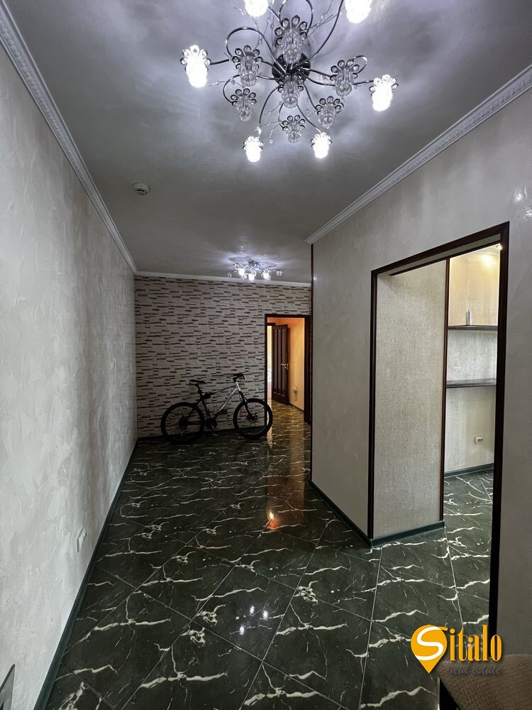Продаж 2-кімнатної квартири 88 м², Срібнокільська вул., 1