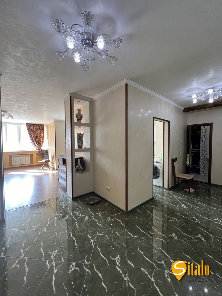 Продаж 2-кімнатної квартири 88 м², Срібнокільська вул., 1