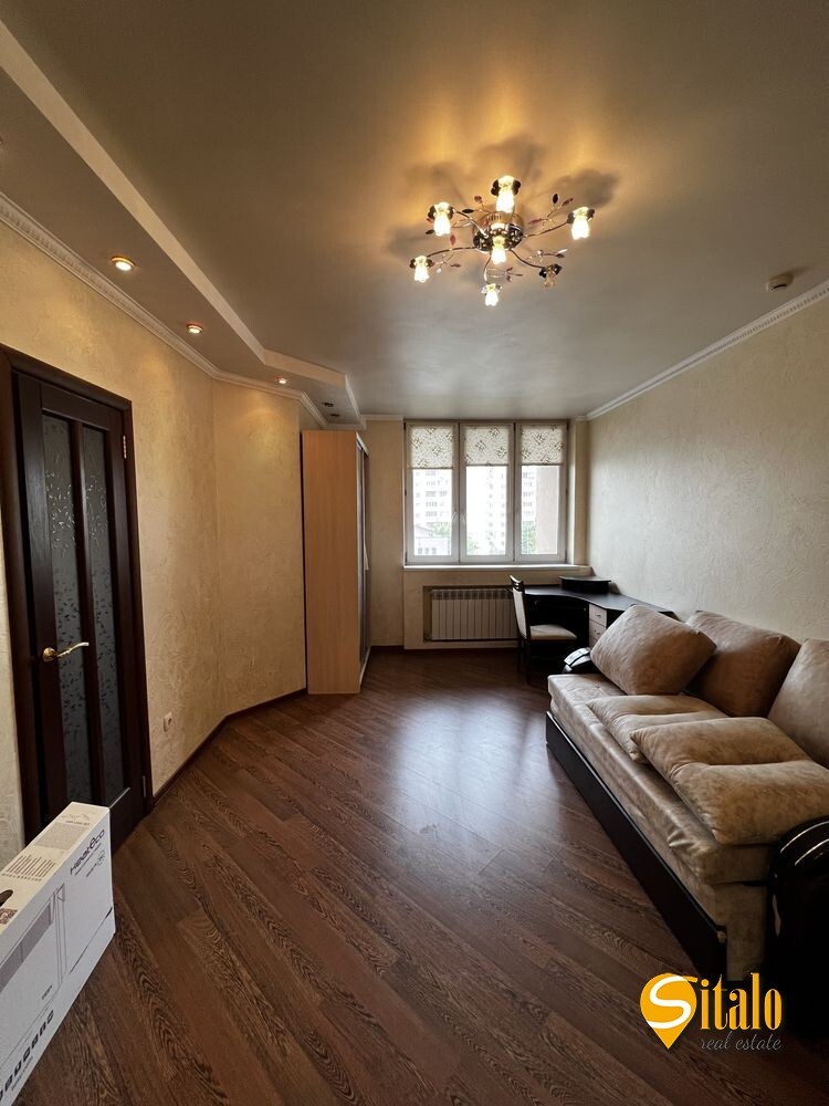 Продаж 2-кімнатної квартири 88 м², Срібнокільська вул., 1