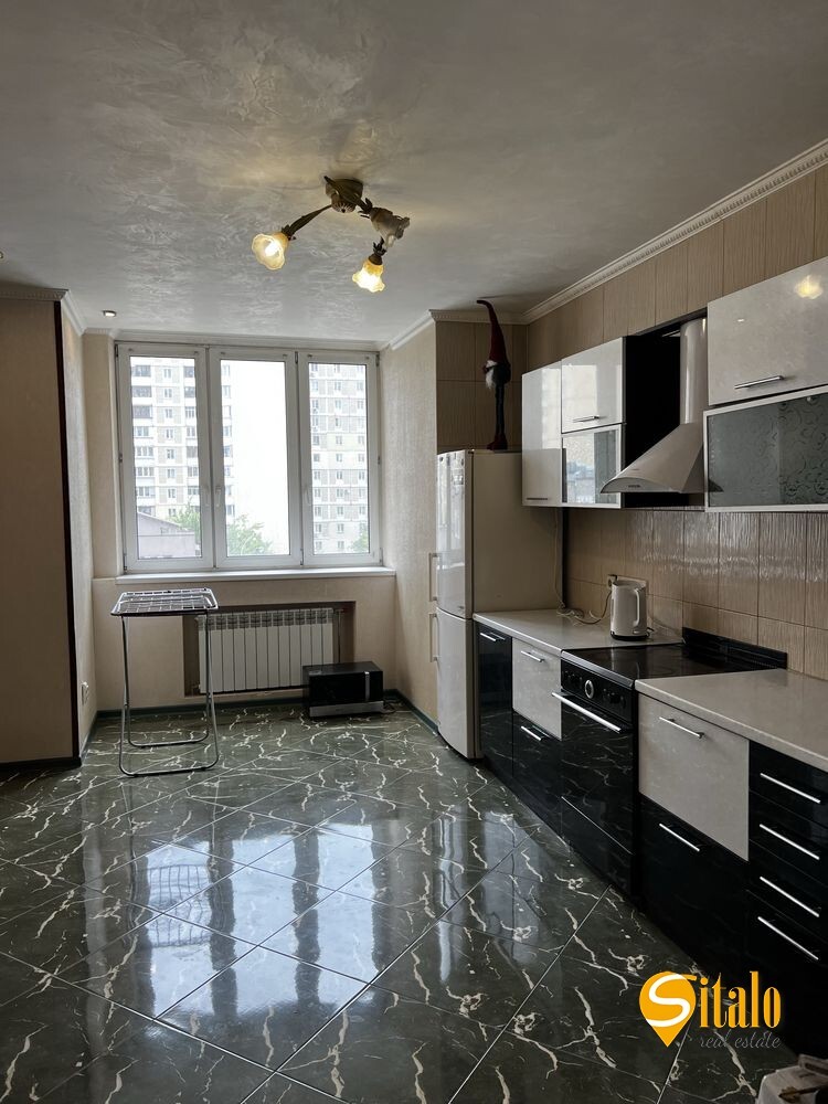 Продаж 2-кімнатної квартири 88 м², Срібнокільська вул., 1