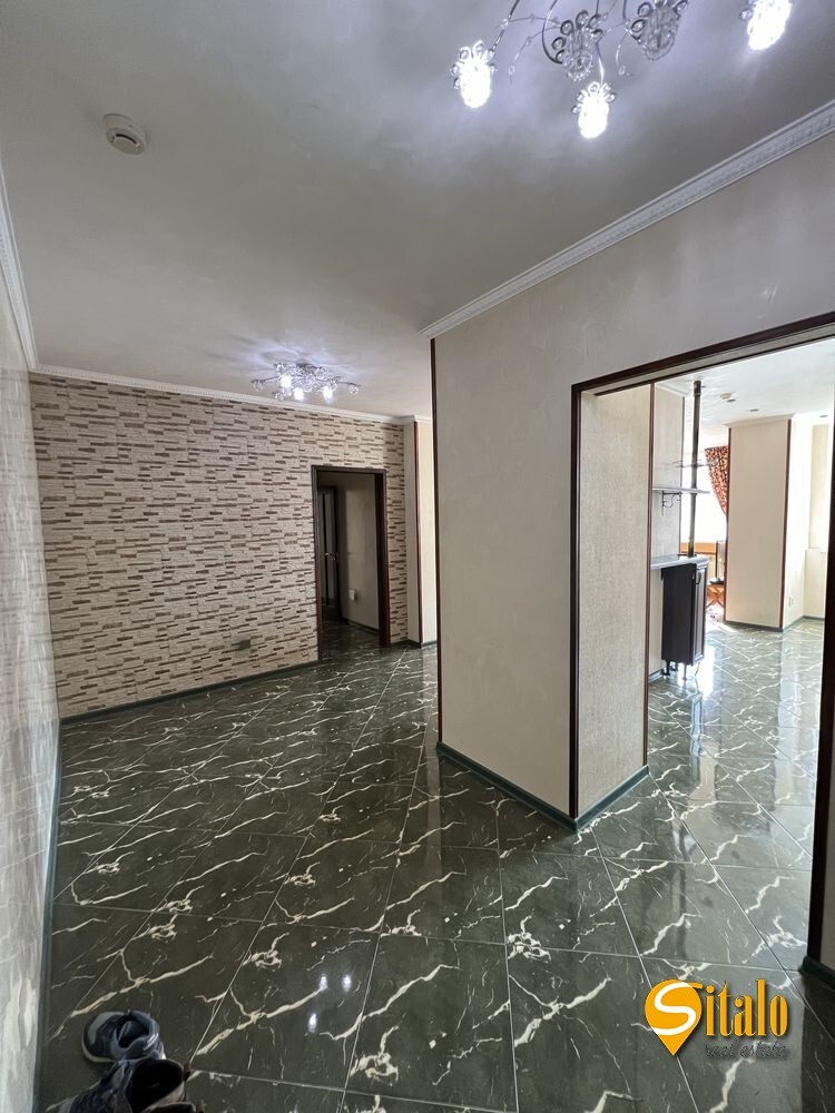 Продаж 2-кімнатної квартири 88 м², Срібнокільська вул., 1