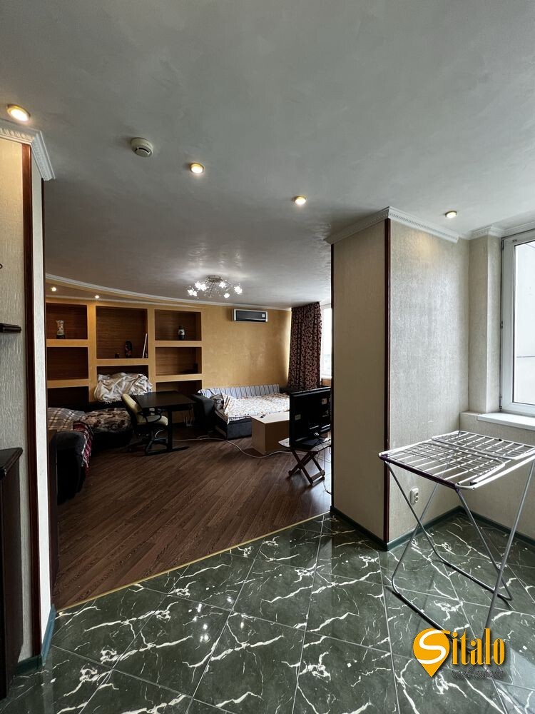 Продаж 2-кімнатної квартири 88 м², Срібнокільська вул., 1