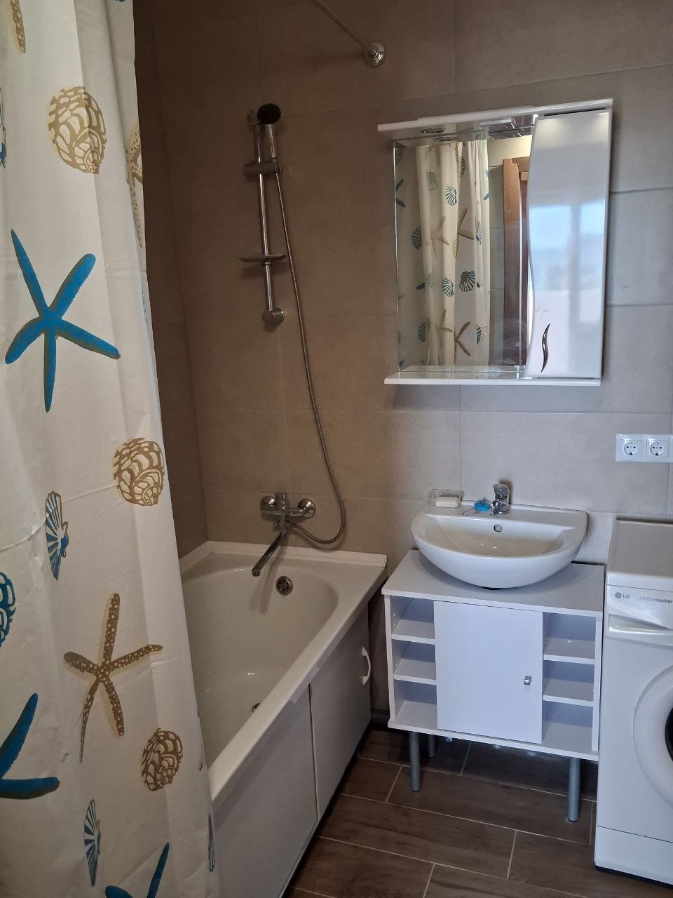 Аренда 2-комнатной квартиры 78 м², Коноплянская ул., 22Б