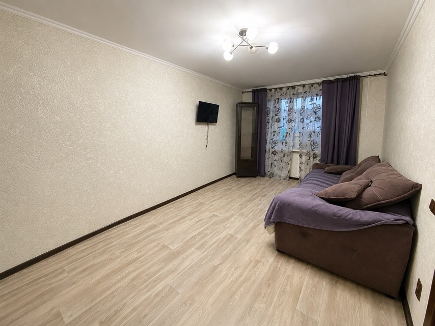 Продаж 1-кімнатної квартири 39.1 м², Лазурна вул.