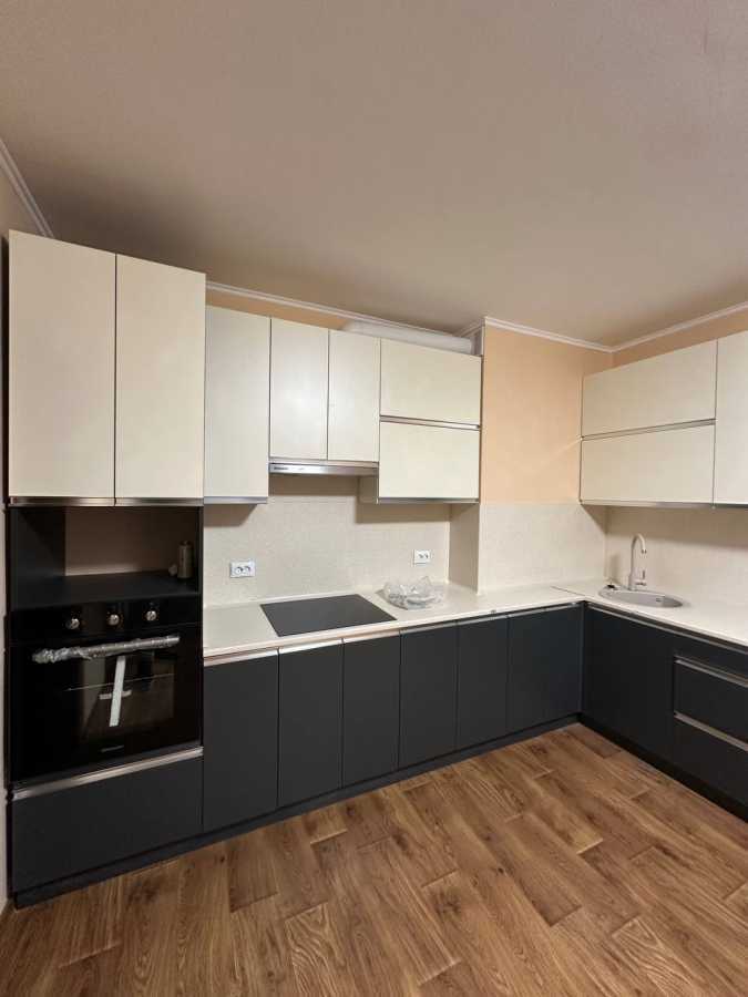 Продаж 2-кімнатної квартири 72.1 м², Дружби Народів бул.