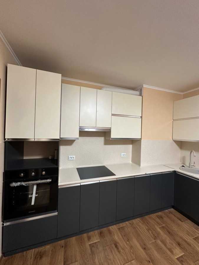 Продаж 2-кімнатної квартири 72.1 м², Дружби Народів бул.