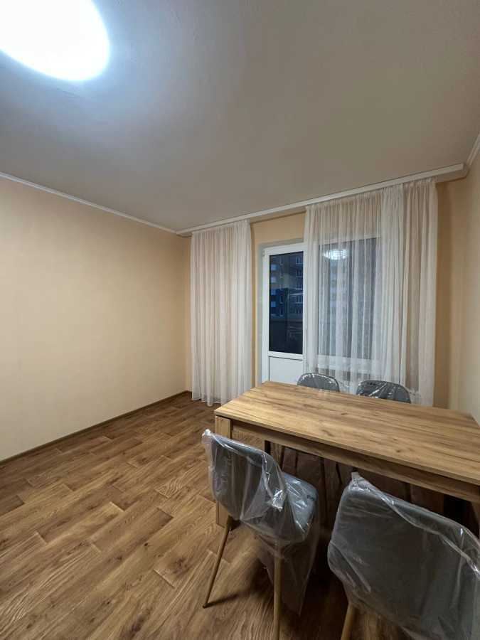 Продаж 2-кімнатної квартири 72.1 м², Дружби Народів бул.