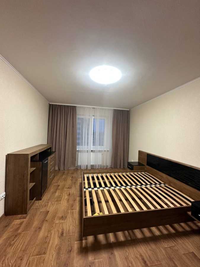 Продаж 2-кімнатної квартири 72.1 м², Дружби Народів бул.
