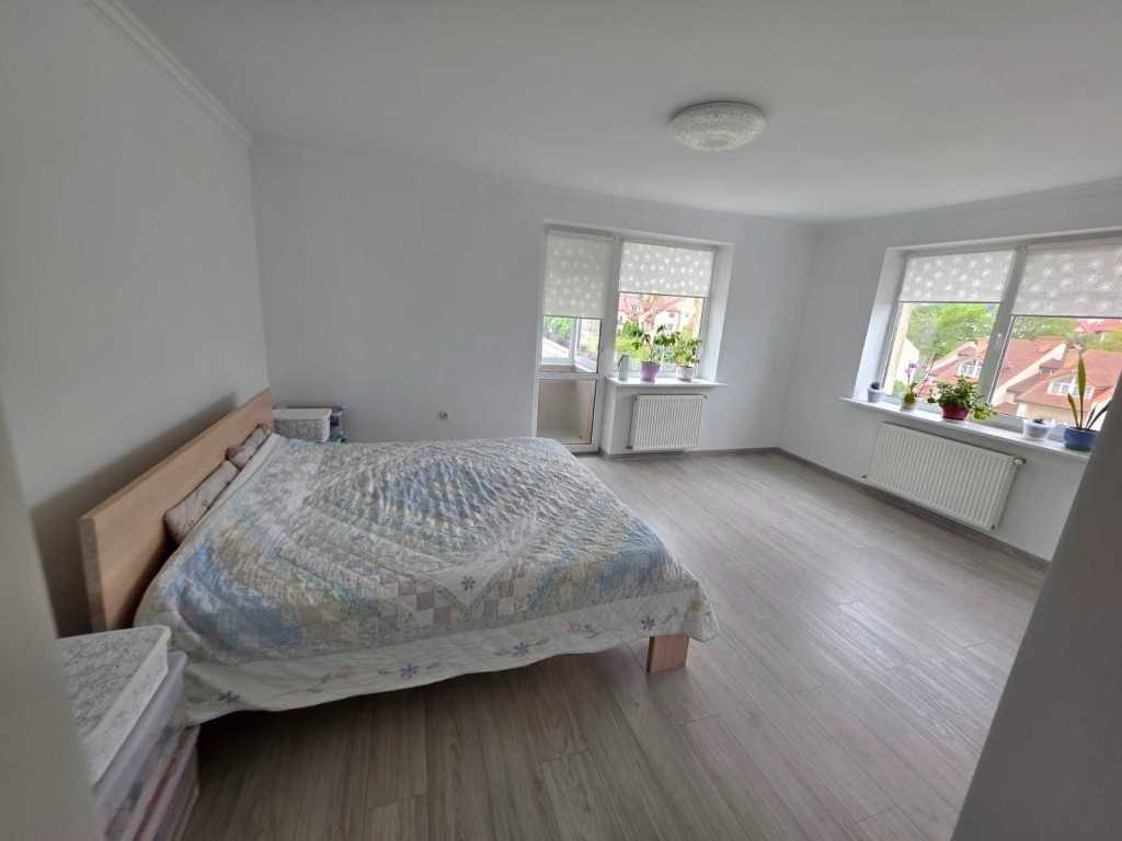 Продажа 4-комнатной квартиры 130 м², Ивасюка ул.