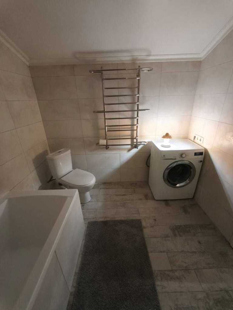 Продажа 4-комнатной квартиры 130 м², Ивасюка ул.