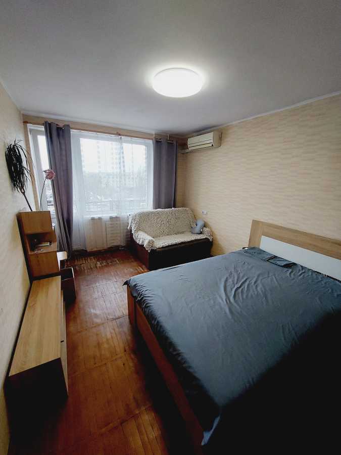 Оренда 1-кімнатної квартири 30 м², Мілютенка вул., 3