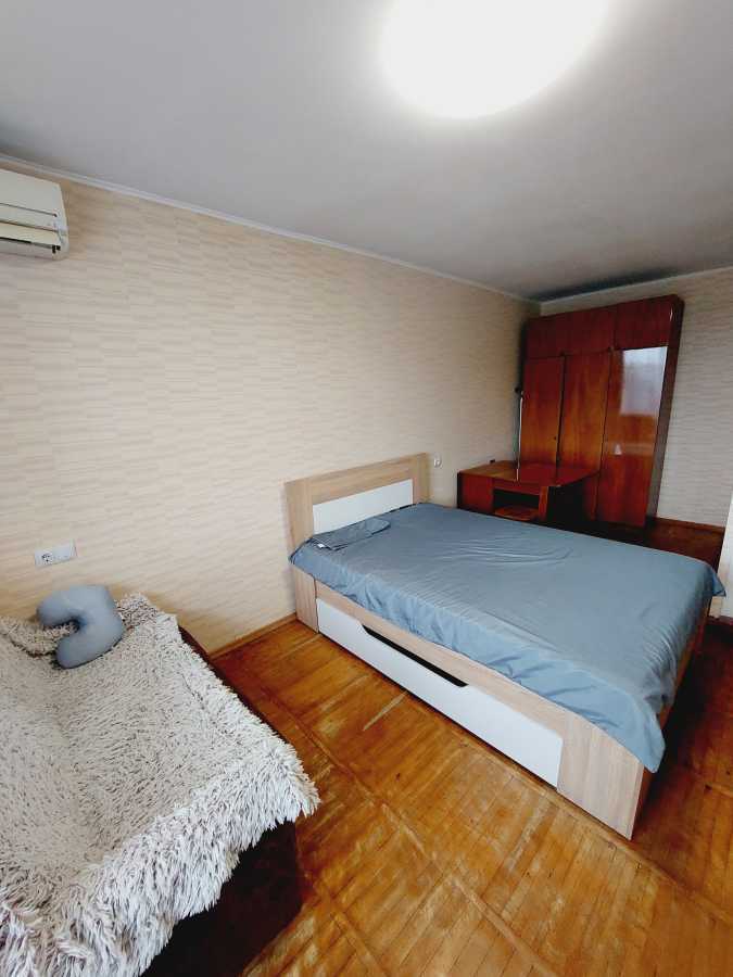Оренда 1-кімнатної квартири 30 м², Мілютенка вул., 3
