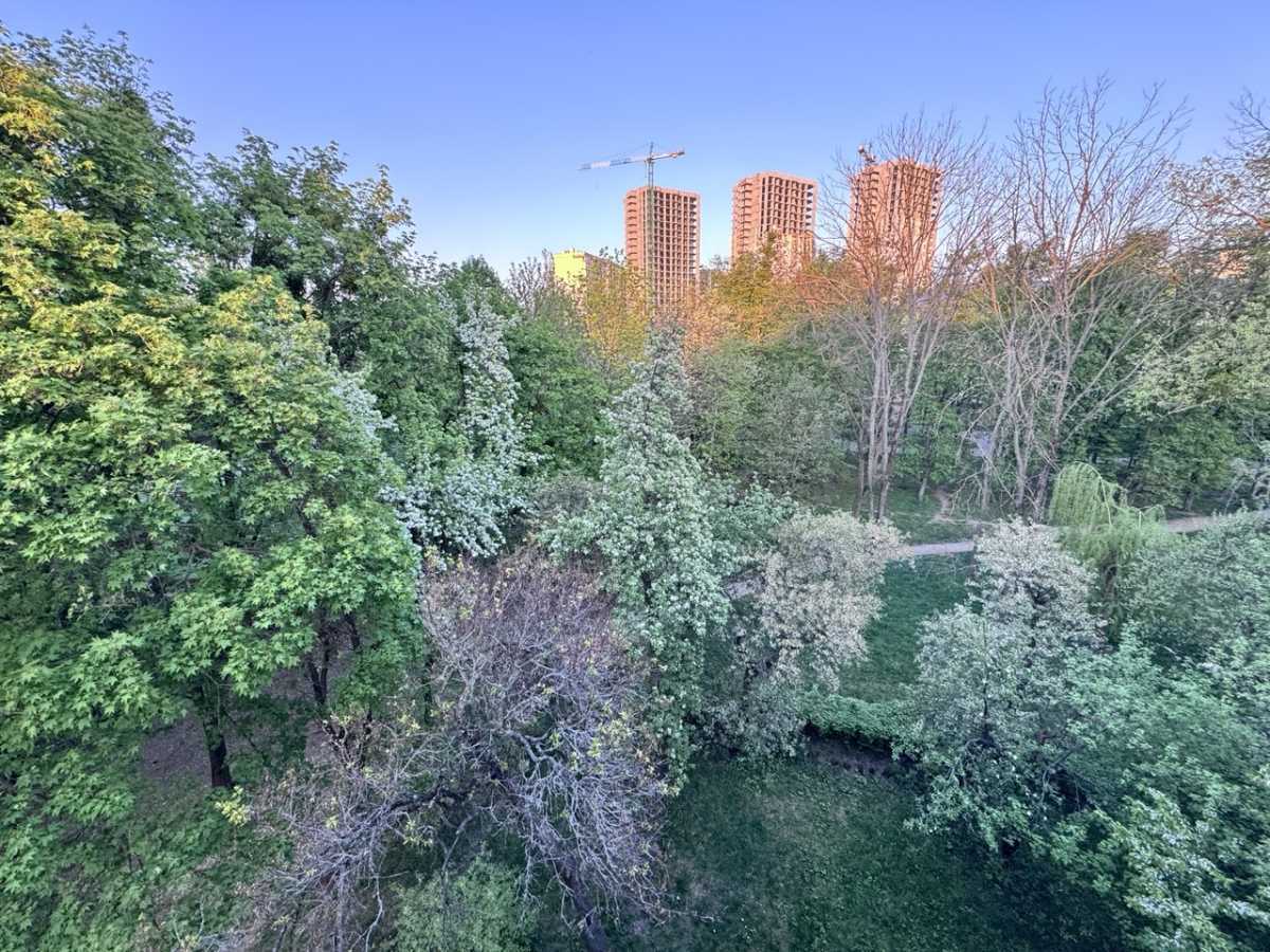 Продажа 2-комнатной квартиры 47 м², Михаила Донца ул., 27А