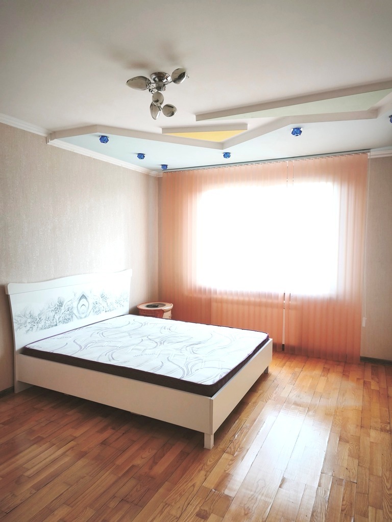 Продаж 1-кімнатної квартири 50 м², Краківська вул., 13В
