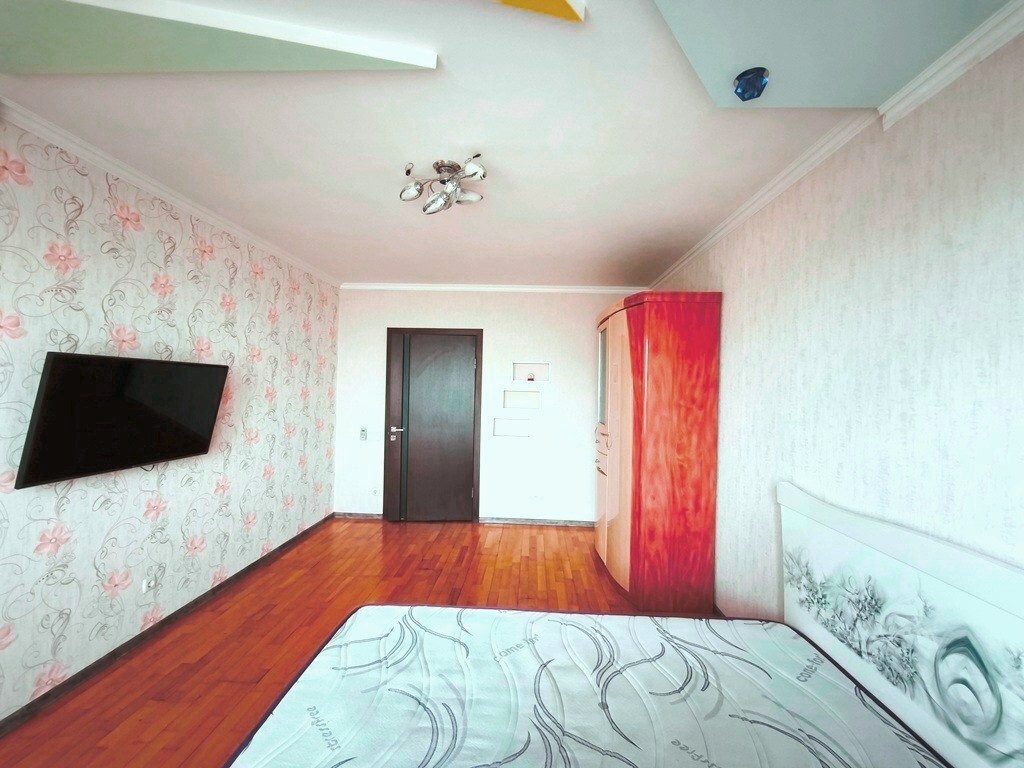 Продаж 1-кімнатної квартири 50 м², Краківська вул., 13В