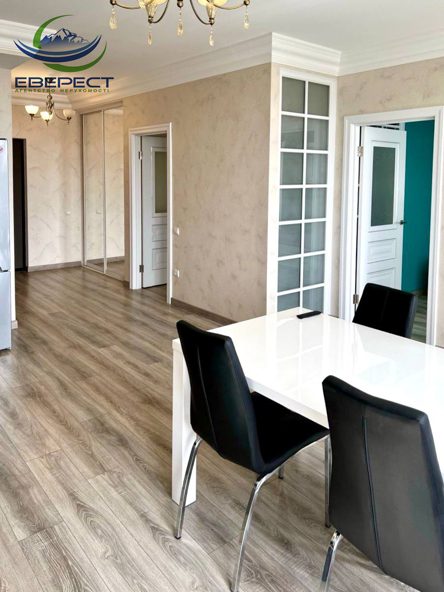 Продажа 2-комнатной квартиры 60 м²