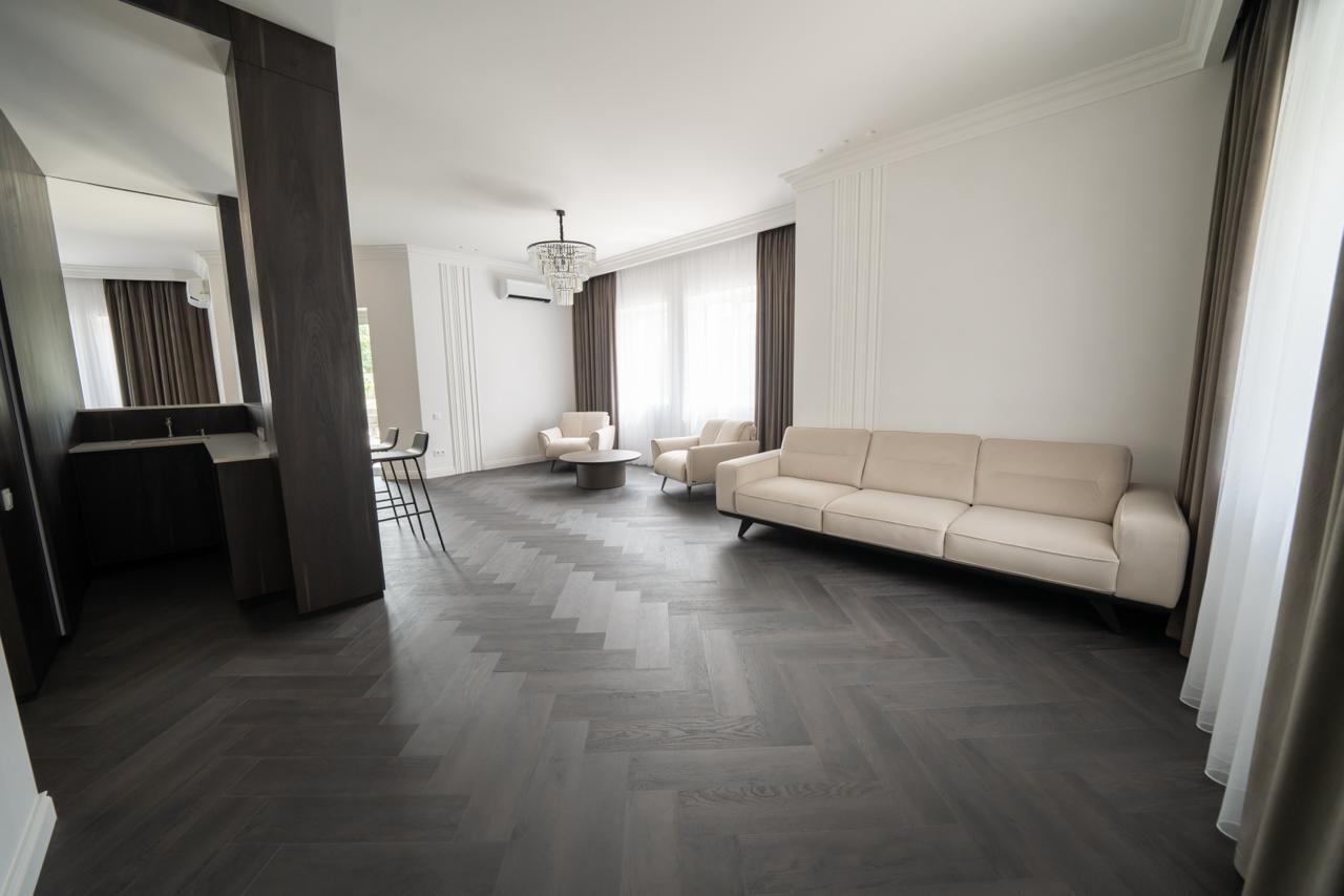 Дом посуточно 400 м², Академика Глушкова просп., 13Б