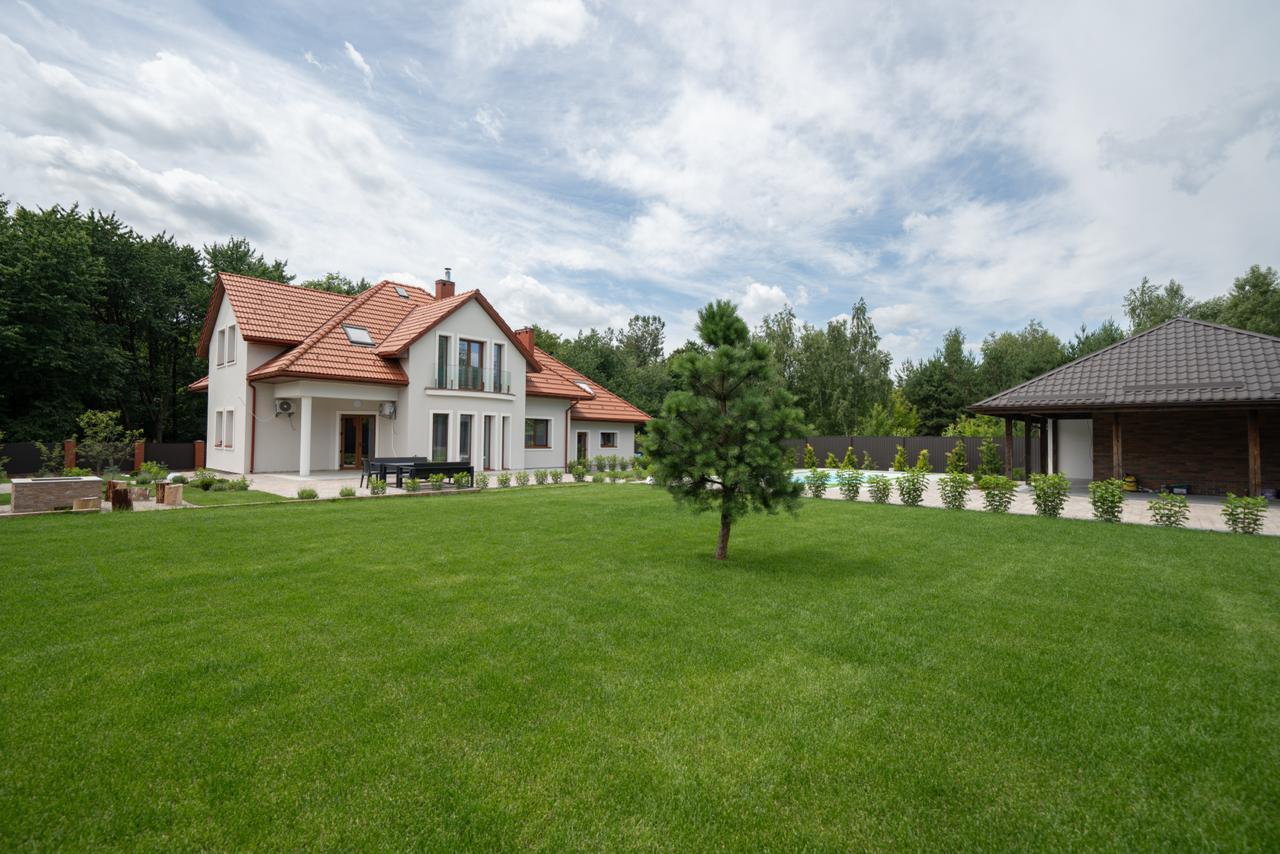 Дом посуточно 400 м², Академика Глушкова просп., 13Б