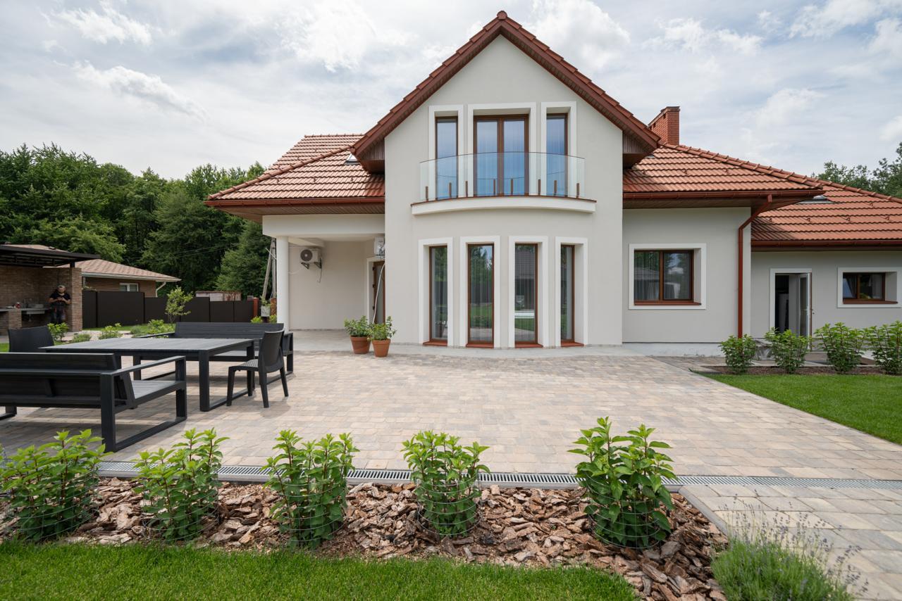 Дом посуточно 400 м², Академика Глушкова просп., 13Б