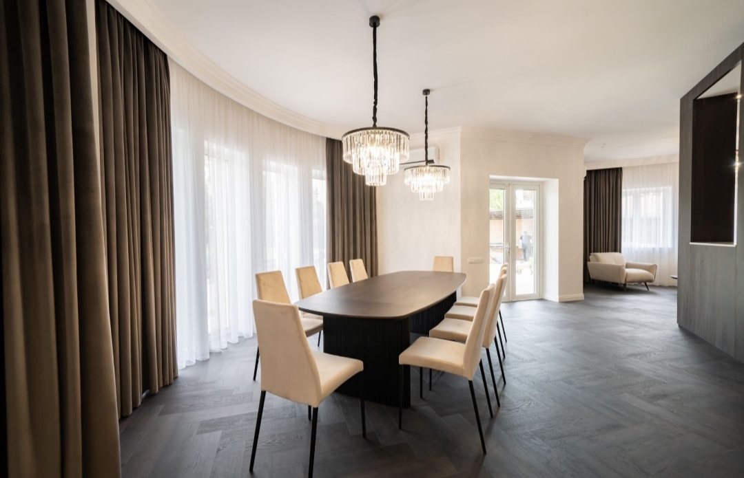 Дом посуточно 400 м², Академика Глушкова просп., 13Б