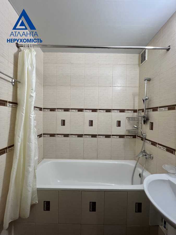 Продажа 3-комнатной квартиры 65.4 м², Соборности просп., 20А