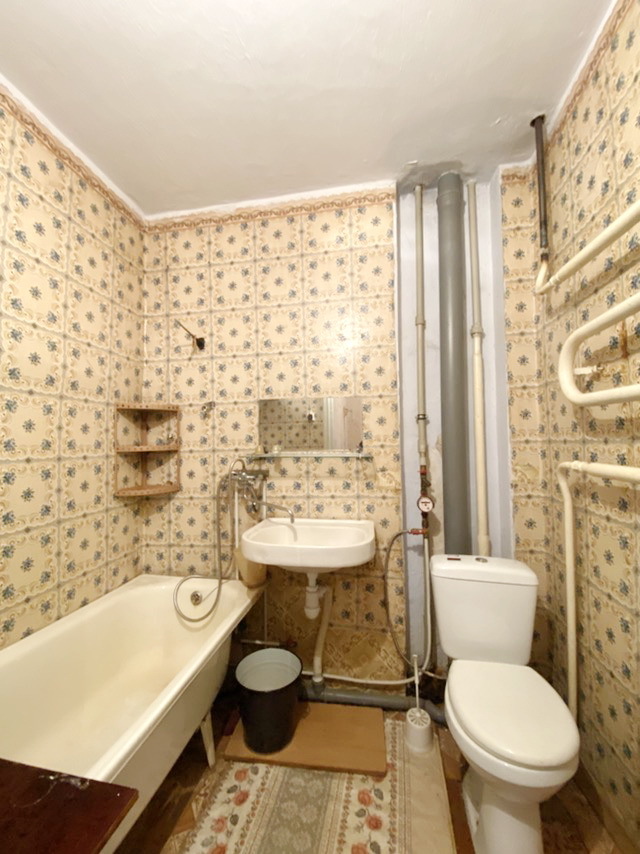 Продаж 2-кімнатної квартири 47.5 м², Крилова вул.