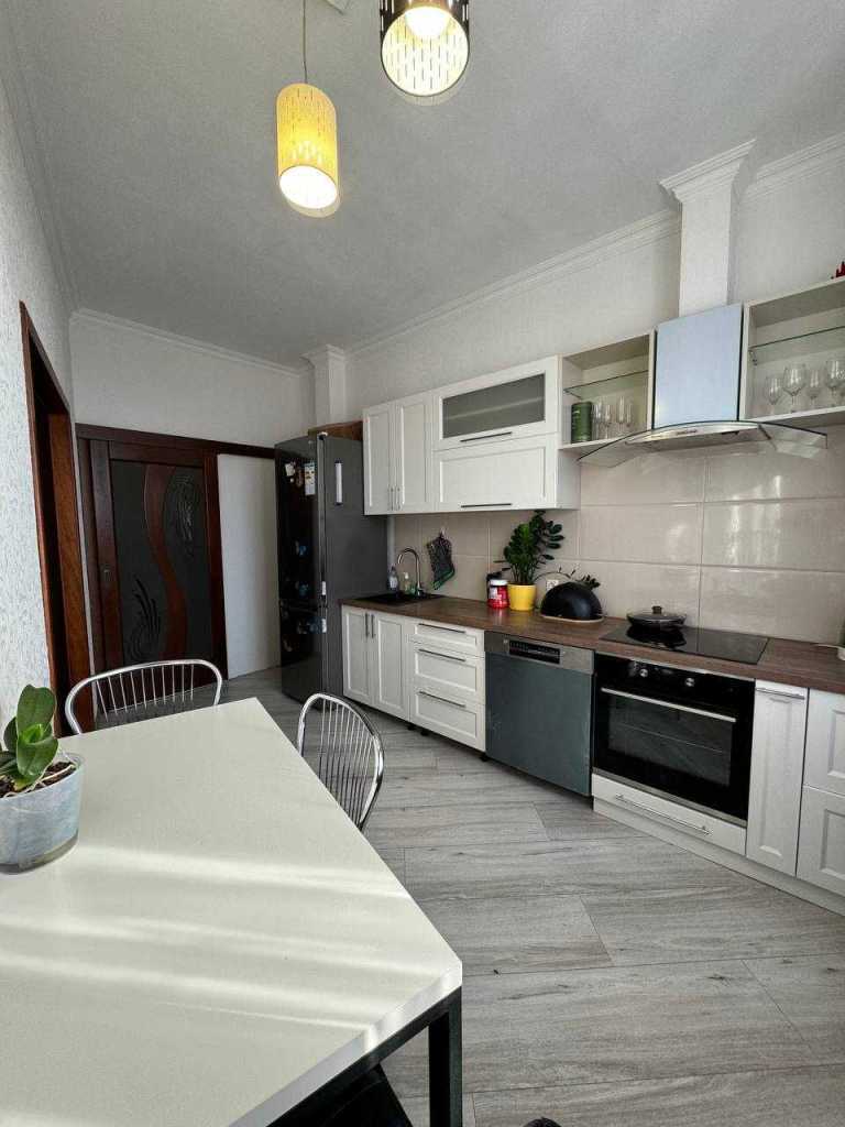 Продажа 2-комнатной квартиры 64 м², Кузнечная ул.