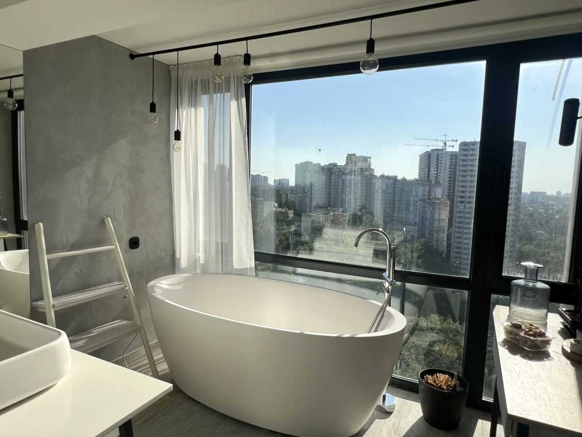 Продаж 3-кімнатної квартири 110 м², Ризька вул., 73г