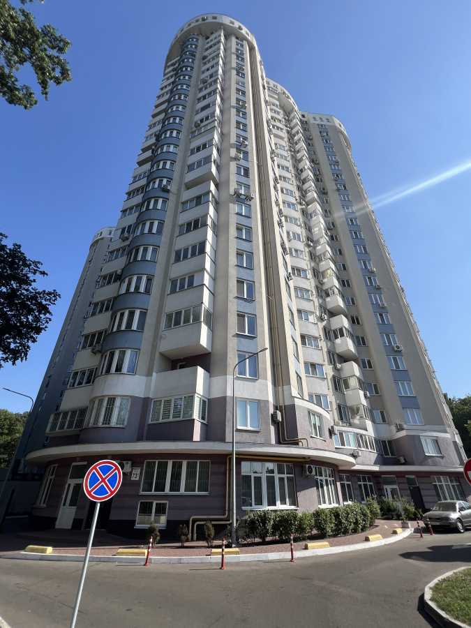 Продаж 3-кімнатної квартири 110 м², Ризька вул., 73г