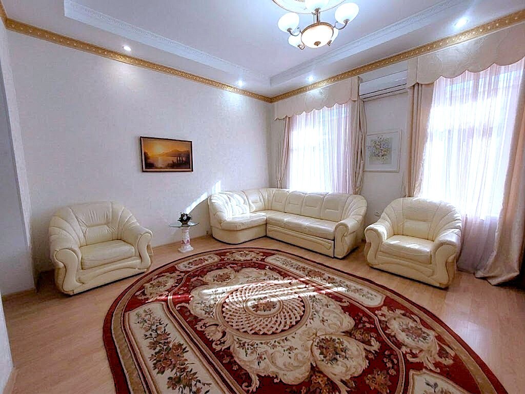 Оренда 4-кімнатної квартири 100 м², Софиевская вул., 11