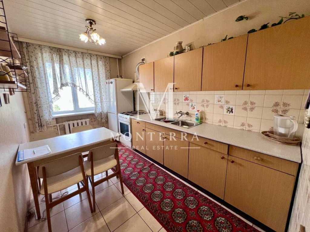 Продаж 3-кімнатної квартири 66.1 м², Стадіонна вул., 13