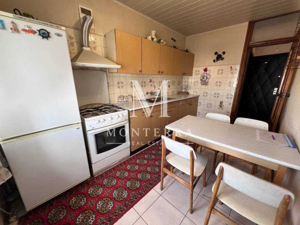 Продаж 3-кімнатної квартири 66.1 м², Стадіонна вул., 13