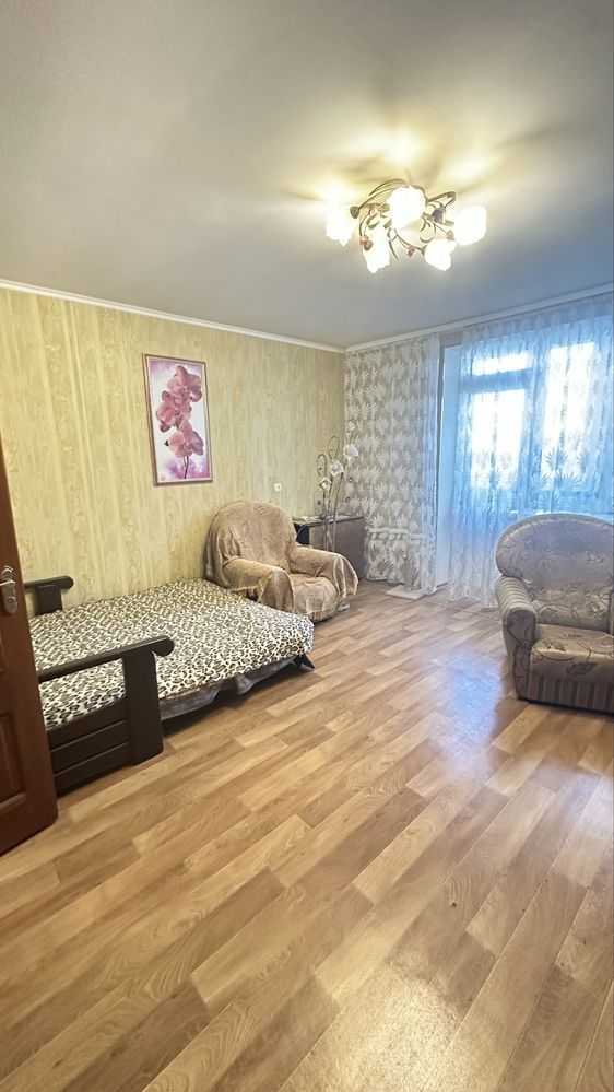 Продаж 4-кімнатної квартири 80.4 м², Героїв України просп., 75В