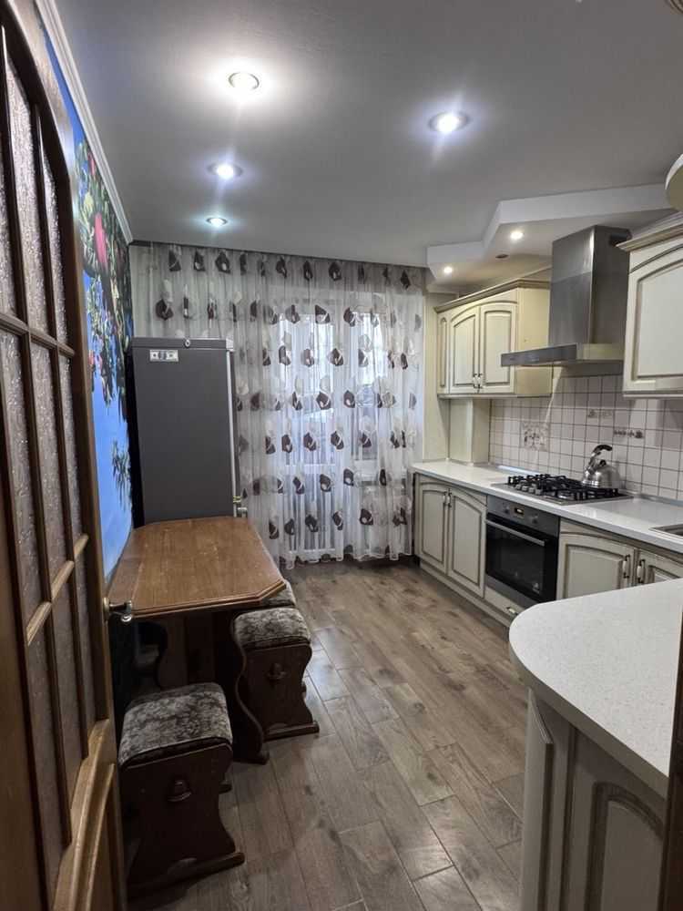 Продаж 1-кімнатної квартири 38 м², Правди, 10Б