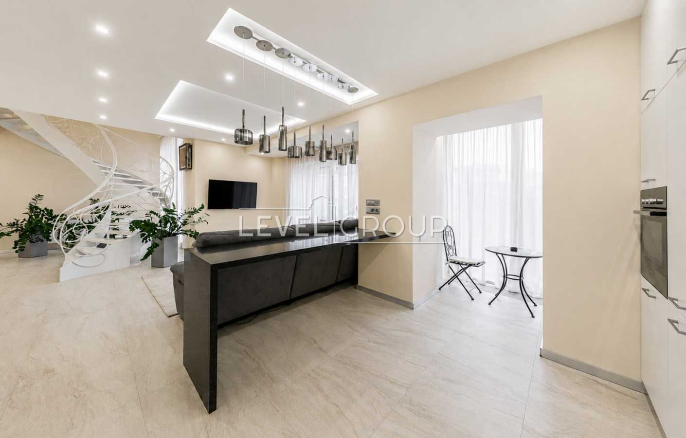Продажа 4-комнатной квартиры 182.5 м², Дмитриевская ул., 45