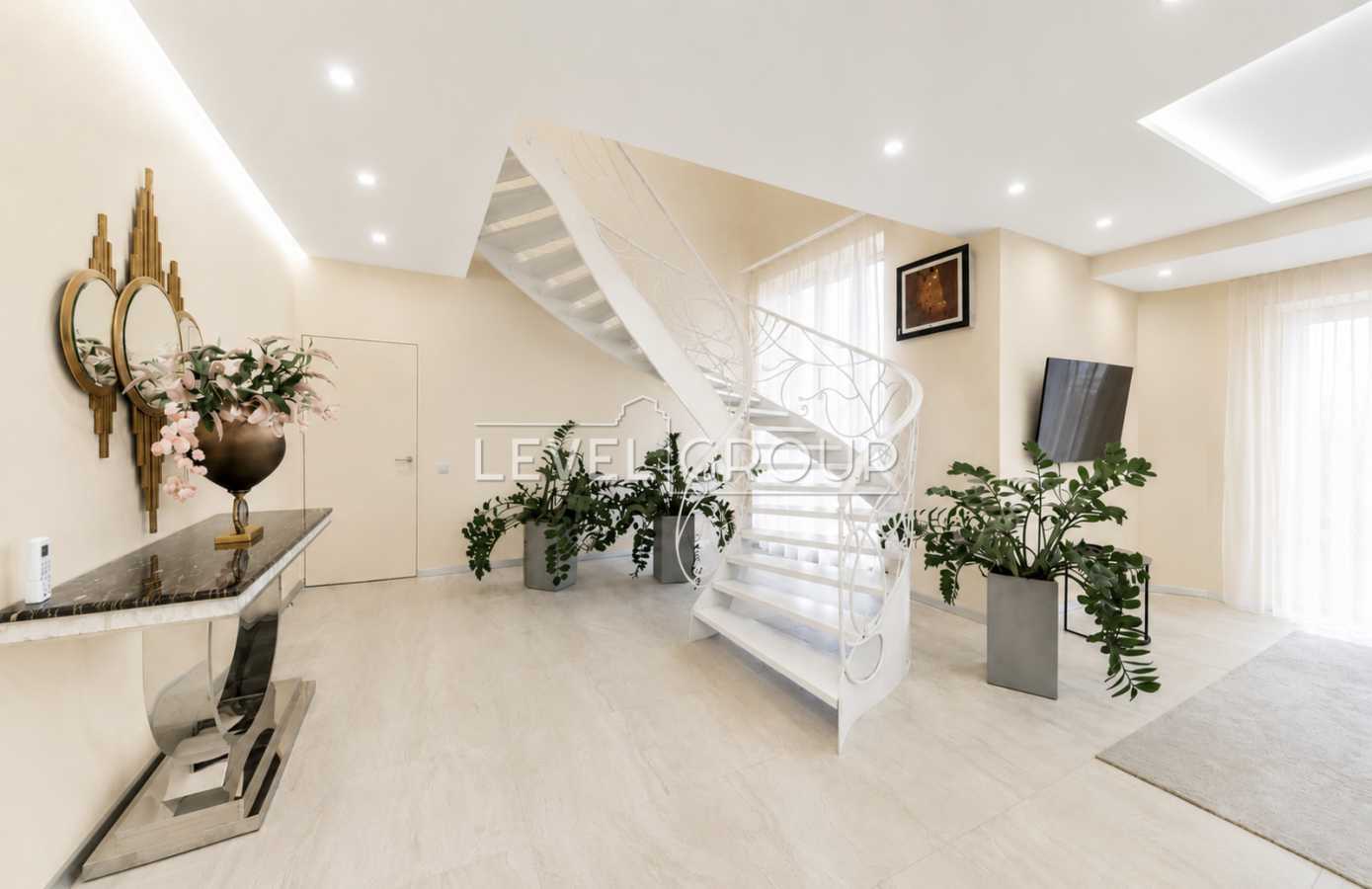 Продажа 4-комнатной квартиры 182.5 м², Дмитриевская ул., 45