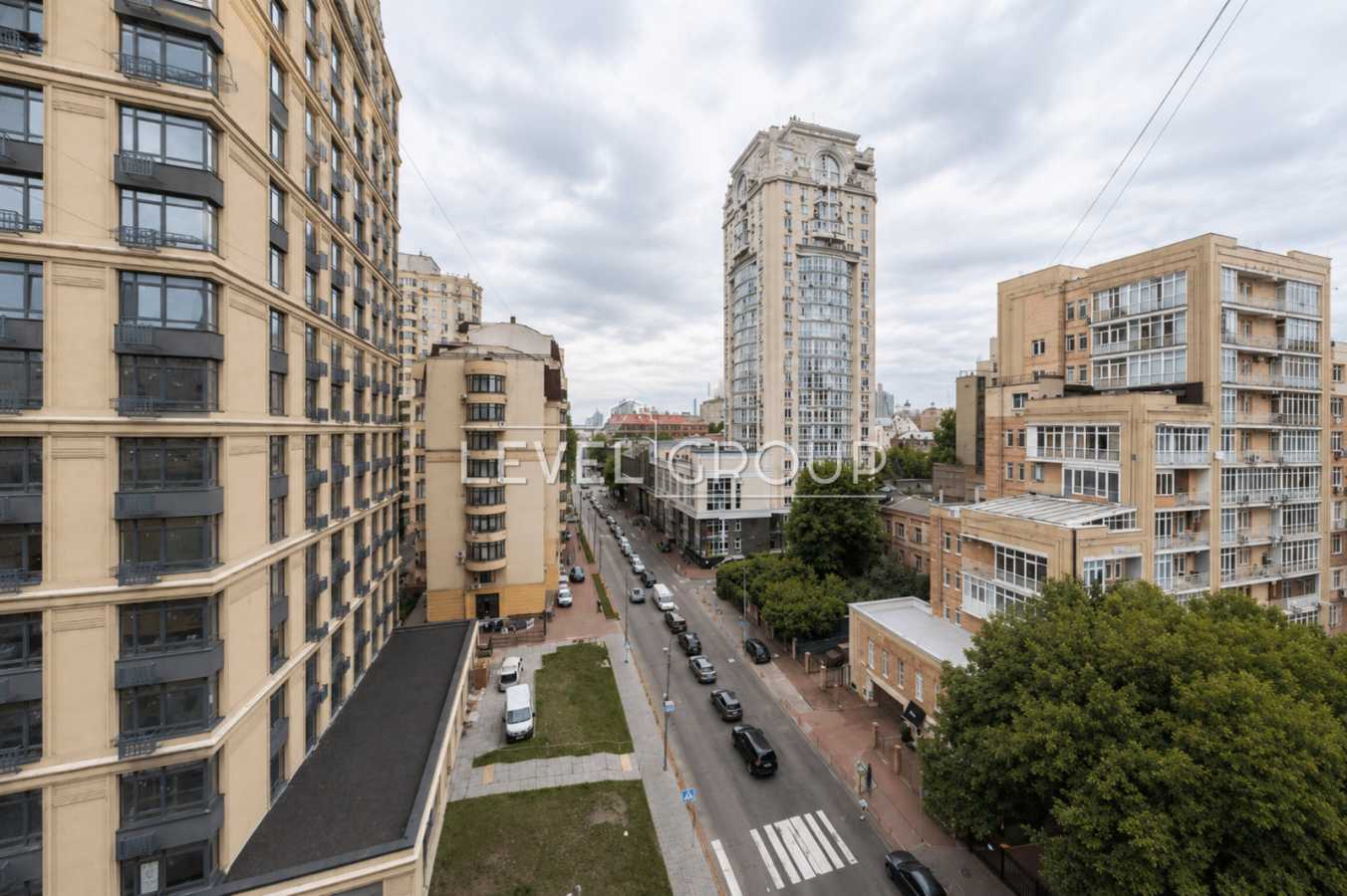 Продажа 4-комнатной квартиры 182.5 м², Дмитриевская ул., 45