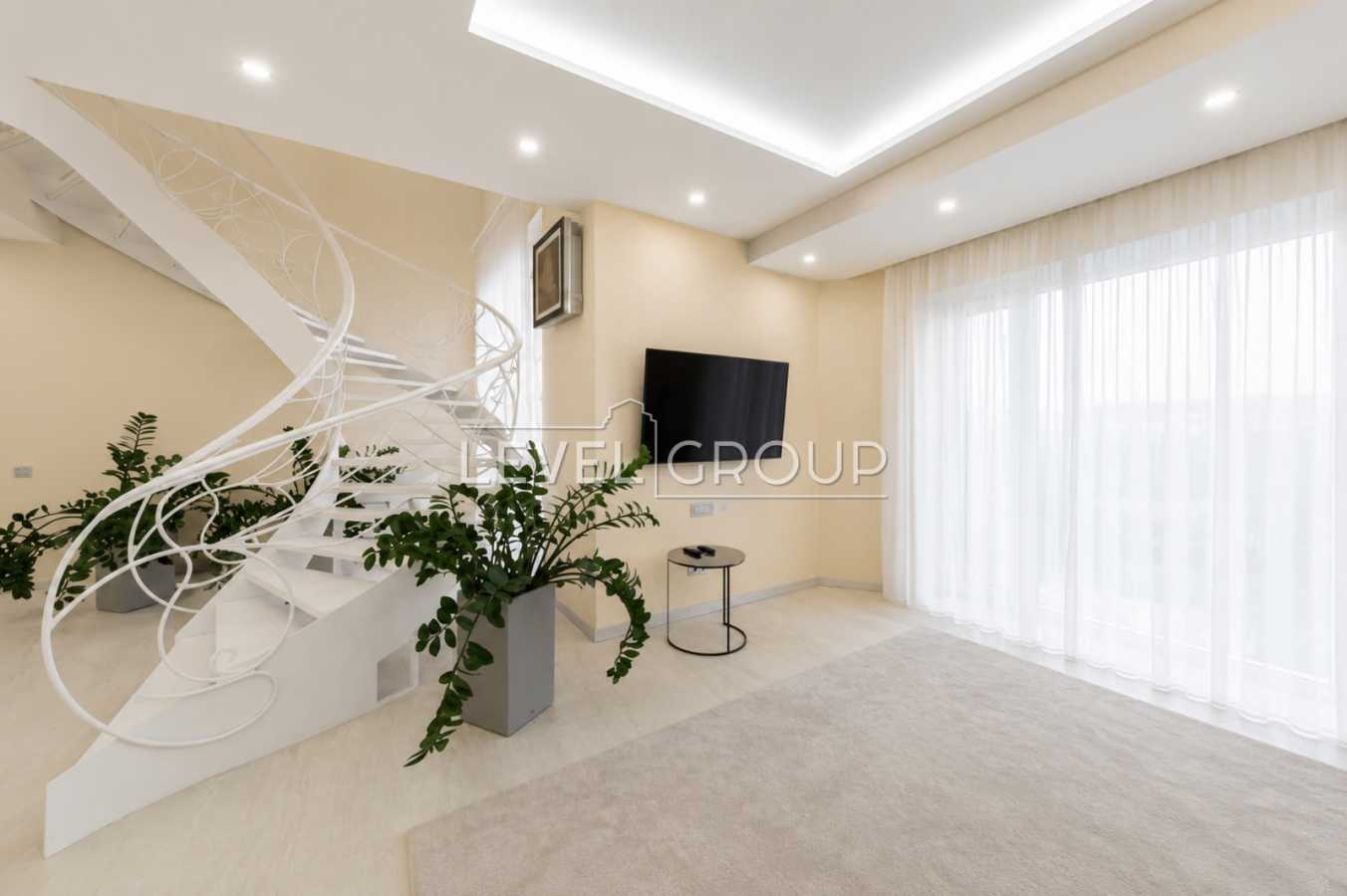 Продажа 4-комнатной квартиры 182.5 м², Дмитриевская ул., 45