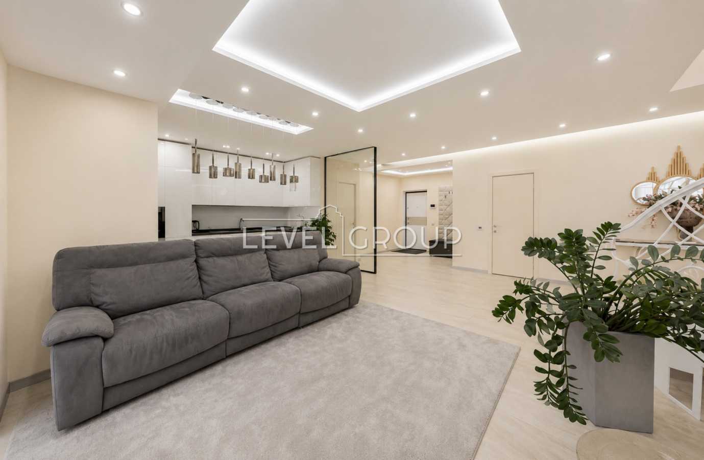 Продажа 4-комнатной квартиры 182.5 м², Дмитриевская ул., 45