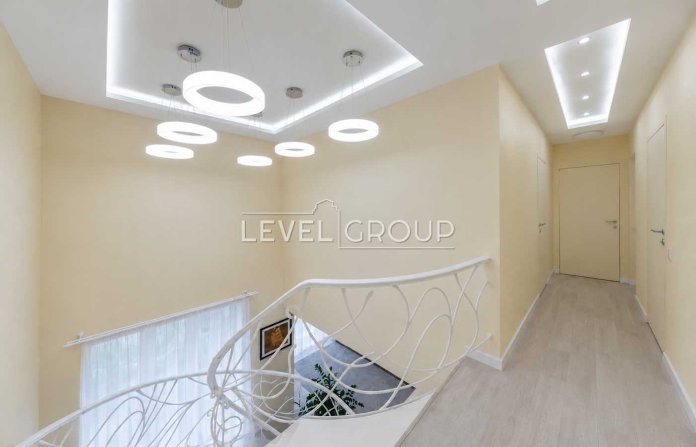 Продажа 4-комнатной квартиры 182.5 м², Дмитриевская ул., 45