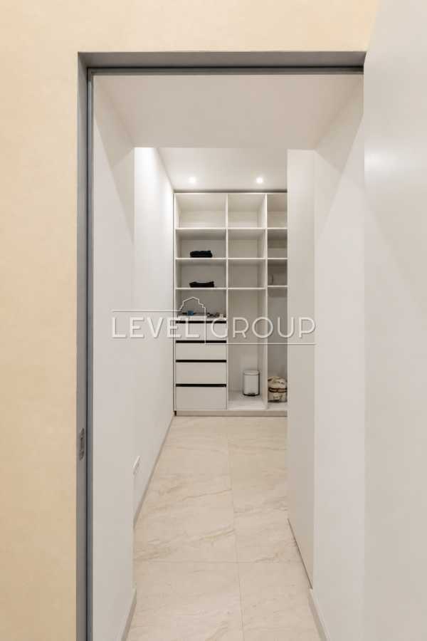 Продажа 4-комнатной квартиры 182.5 м², Дмитриевская ул., 45