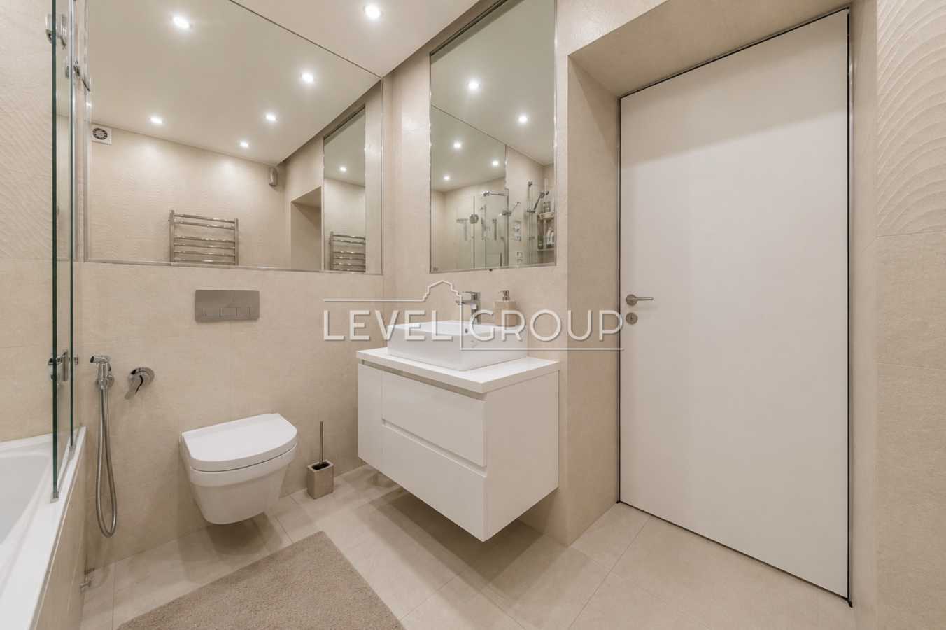 Продажа 4-комнатной квартиры 182.5 м², Дмитриевская ул., 45