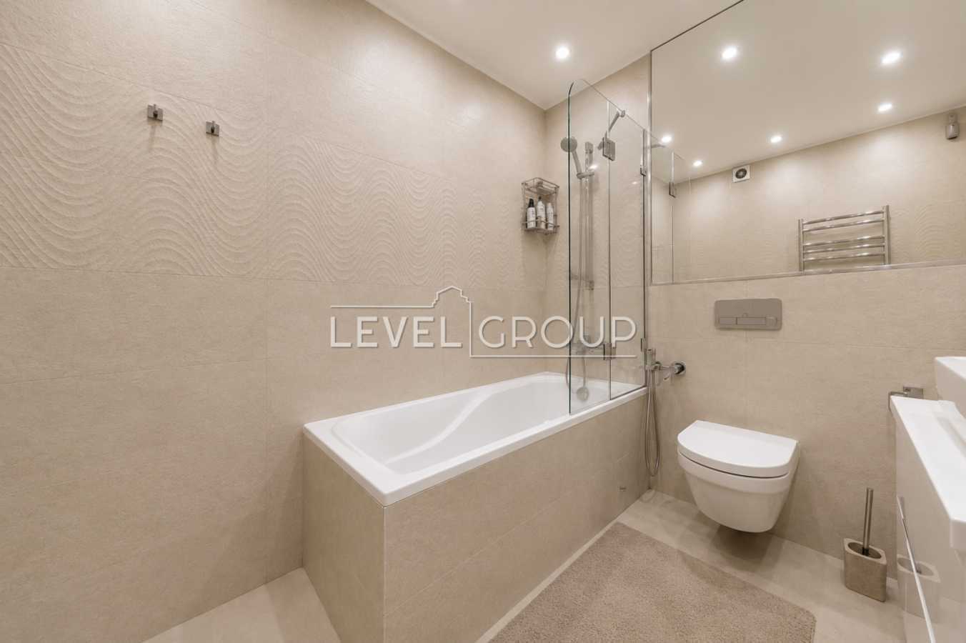 Продажа 4-комнатной квартиры 182.5 м², Дмитриевская ул., 45