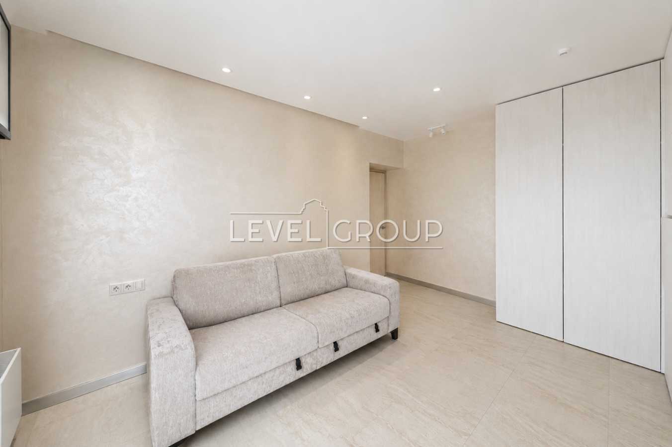 Продажа 4-комнатной квартиры 182.5 м², Дмитриевская ул., 45