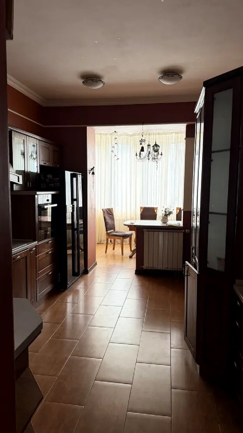Продажа 3-комнатной квартиры 132 м², Вышгородская ул., 45/2