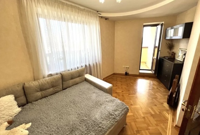 Продажа 3-комнатной квартиры 100 м², Малиновского Маршала ул.
