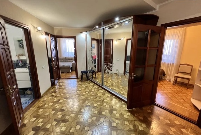 Продажа 3-комнатной квартиры 100 м², Малиновского Маршала ул.